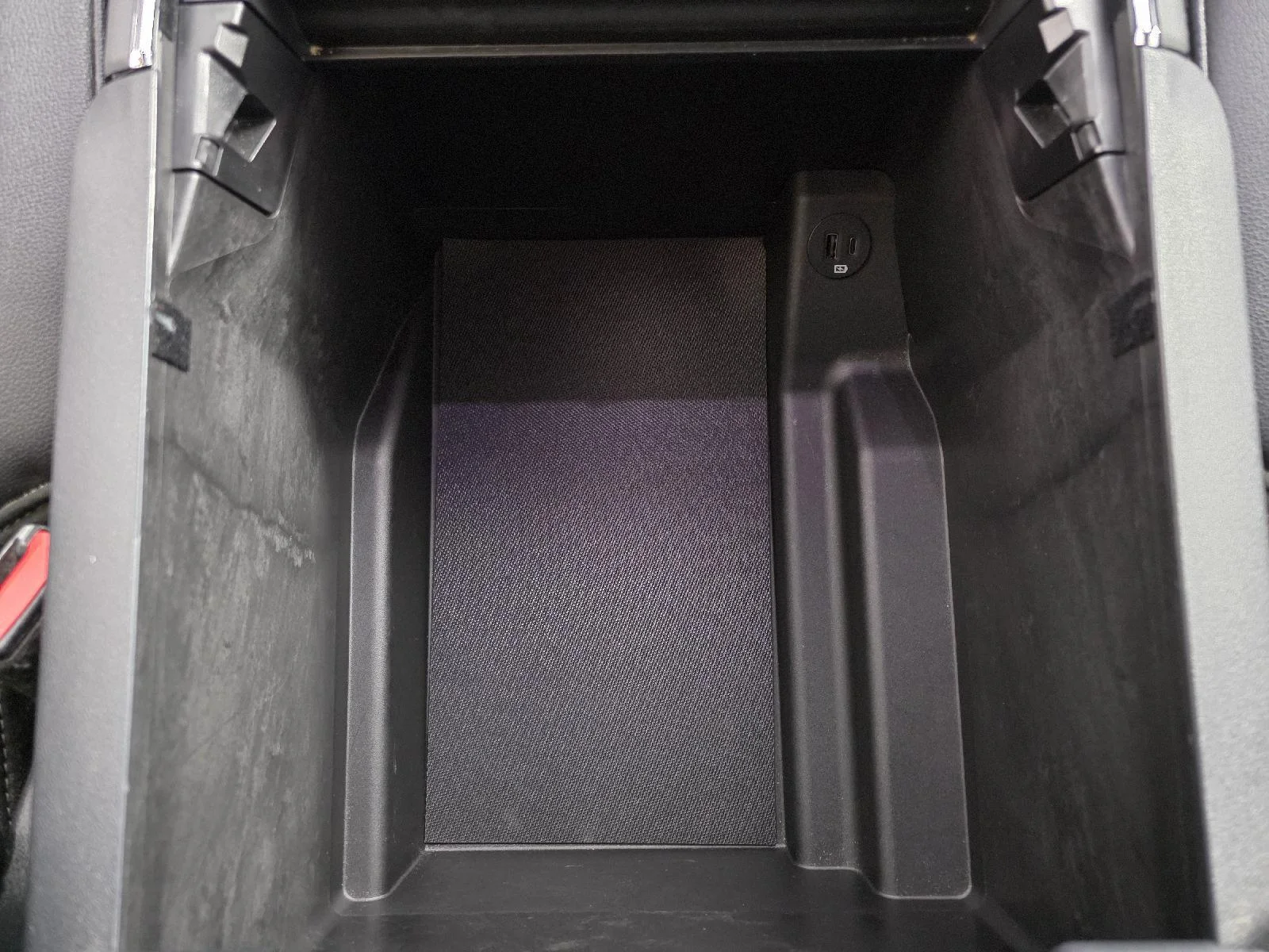 Used 2022  Ford LARIAT image 35