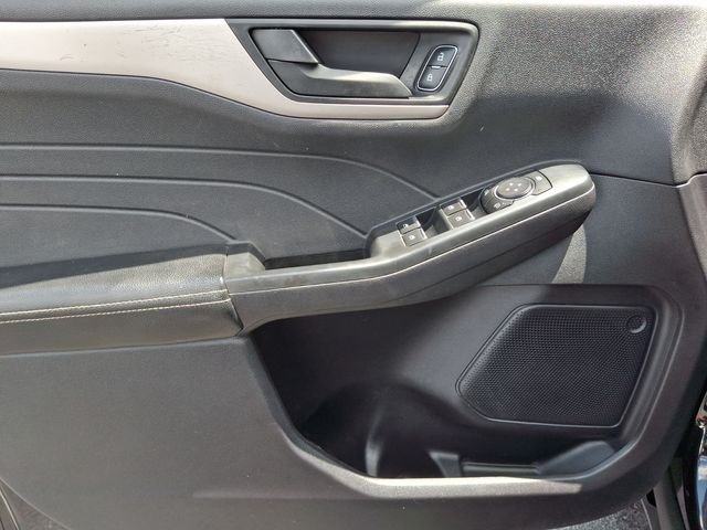 Used 2022 Black Ford SE image 13