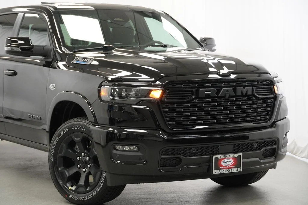 New 2026 Diamond Black Crystal Pearl-Coat Exterior Paint RAM Big Horn/Lone Star image 3