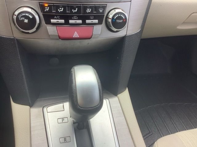 2014 Subaru Legacy 2.5i Premium - Photo 31