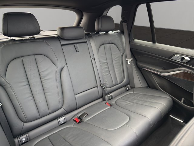 Used 2019 Dark Graphite Metallic BMW xDrive40i image 22