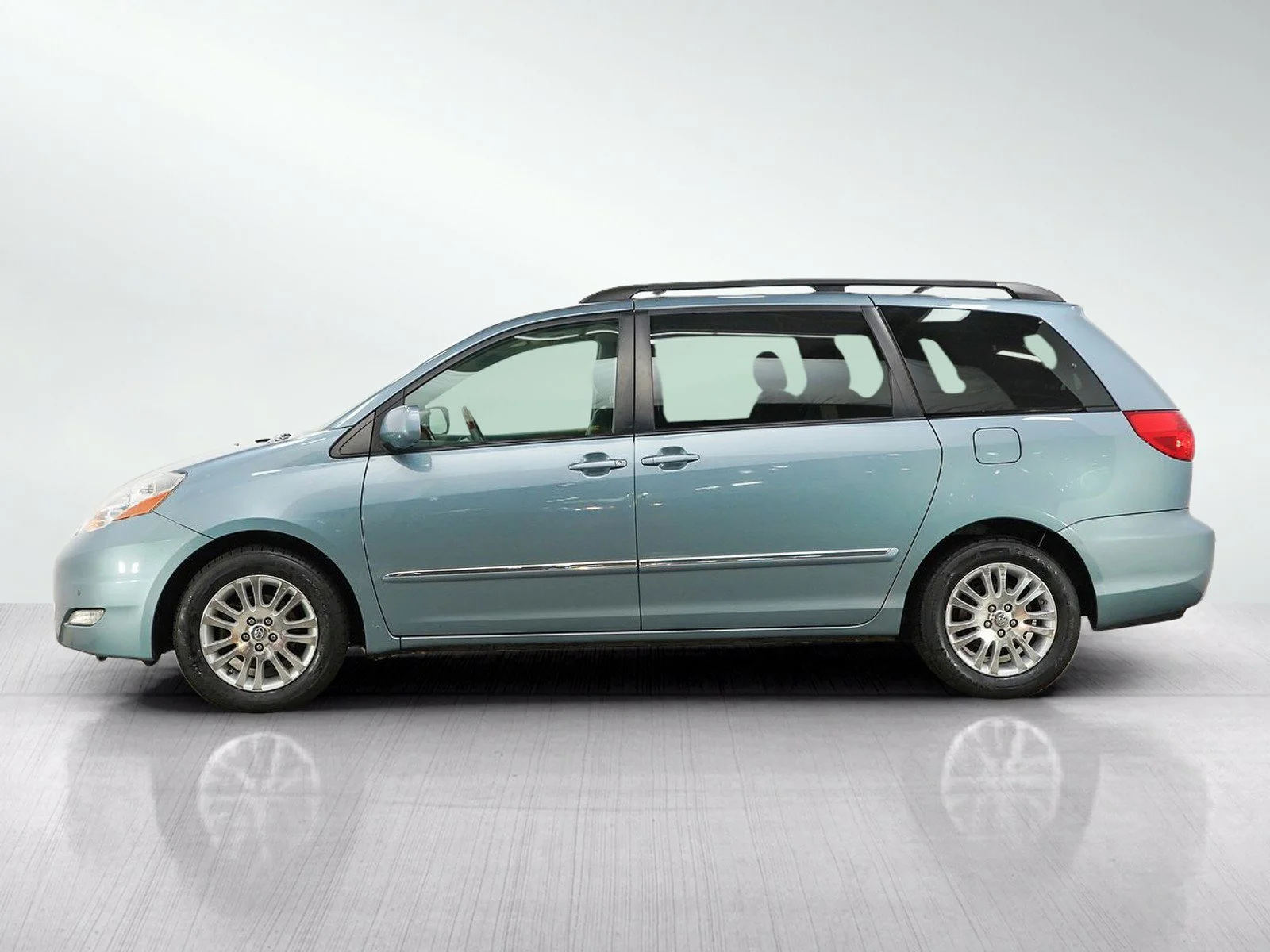 Used 2008 Toyota Sienna Limited with VIN 5TDZK22C58S173221 for sale in Burnsville, Minnesota