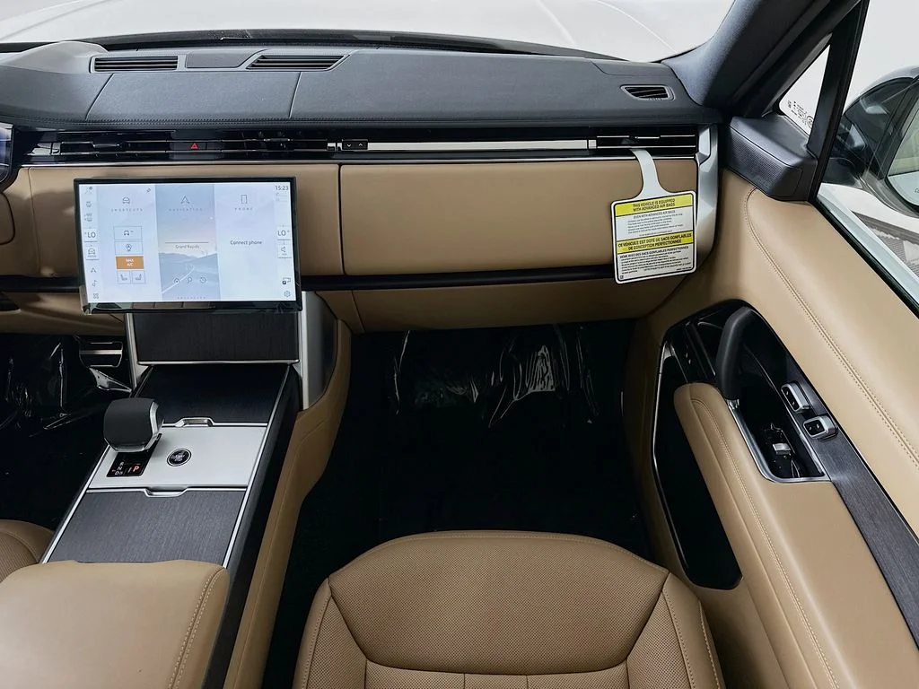 New 2026 Fuji White Land Rover SE image 27