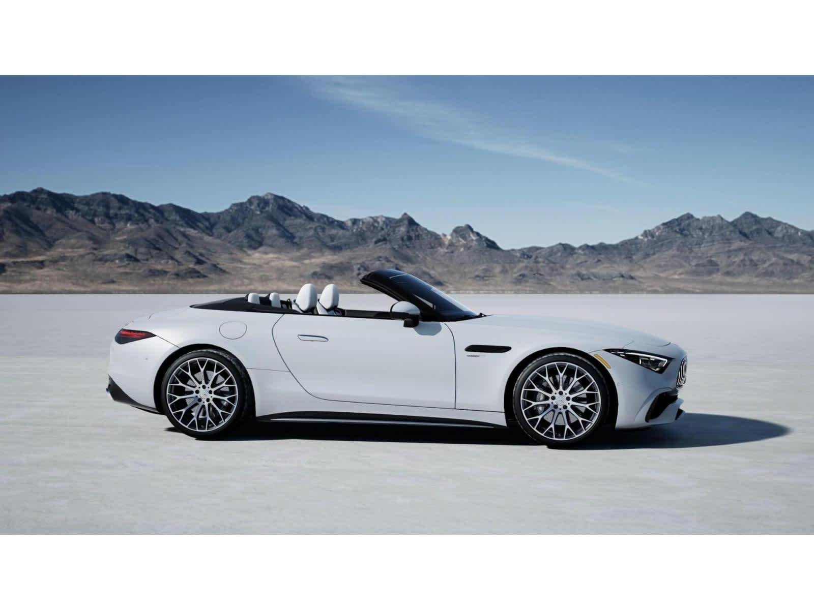 New 2027 MANUFAKTUR Moonlight White Metallic Mercedes-Benz AMG® SL 43 Roadster image 15