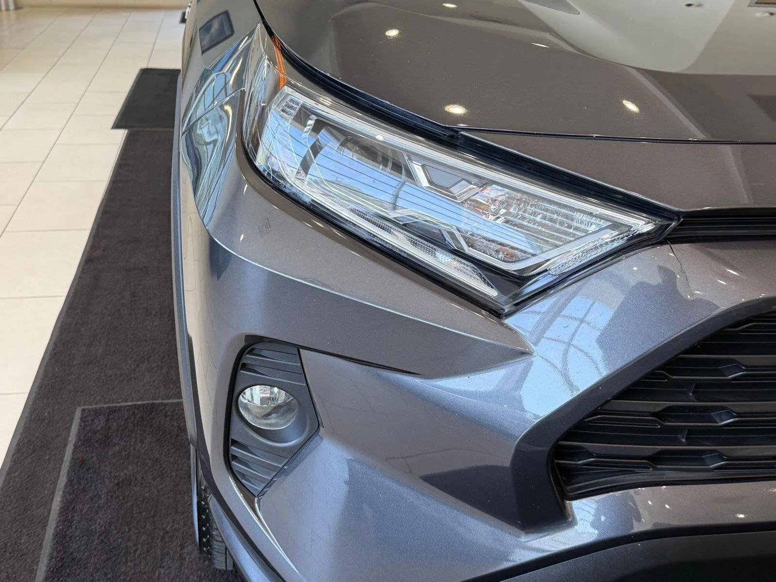 Used 2019 Magnetic Gray Metallic Toyota XLE image 30