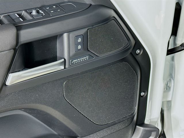 New 2026 Fuji White Land Rover X-Dynamic SE image 21