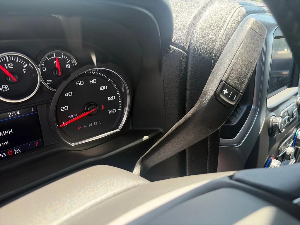 Used 2020 White Chevrolet LT image 23