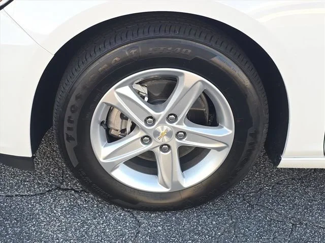 Used 2025 Summit White Chevrolet LS image 32