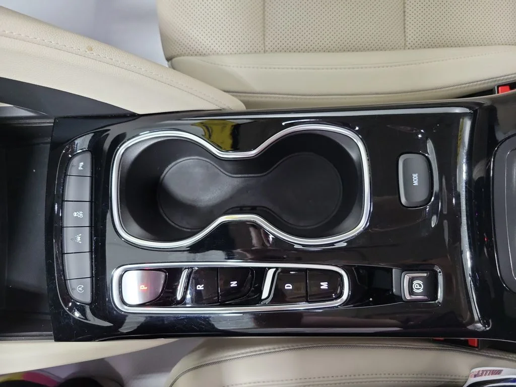 Used 2022 White Buick Essence image 41