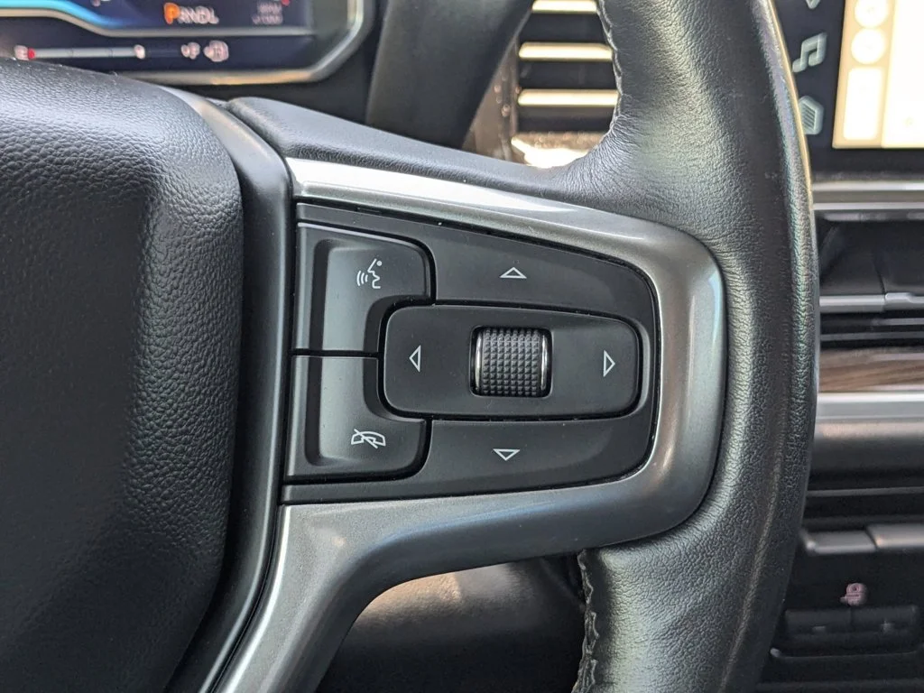 Used 2022 Summit White Chevrolet LT image 23
