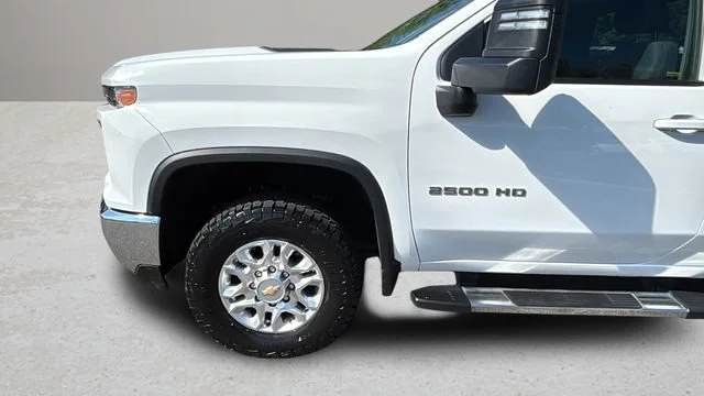 Used 2024 Summit White Chevrolet LT image 37