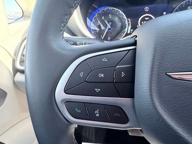 2023 Chrysler Pacifica Touring L - Photo 10