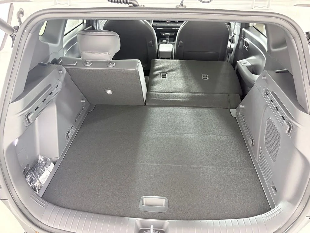 New 2027 Snow White Pearl Kia SX X -Line image 21
