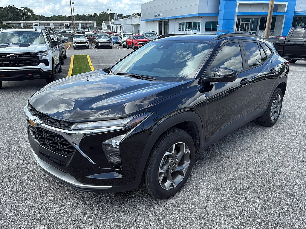 Used 2025 Mosaic Black Metallic Chevrolet  image 2