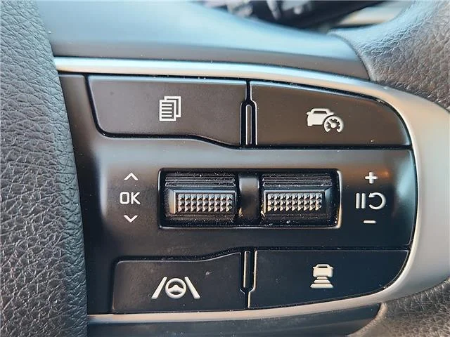 Used 2025 Snow White Pearl KIA LXS Front-Wheel Drive image 15