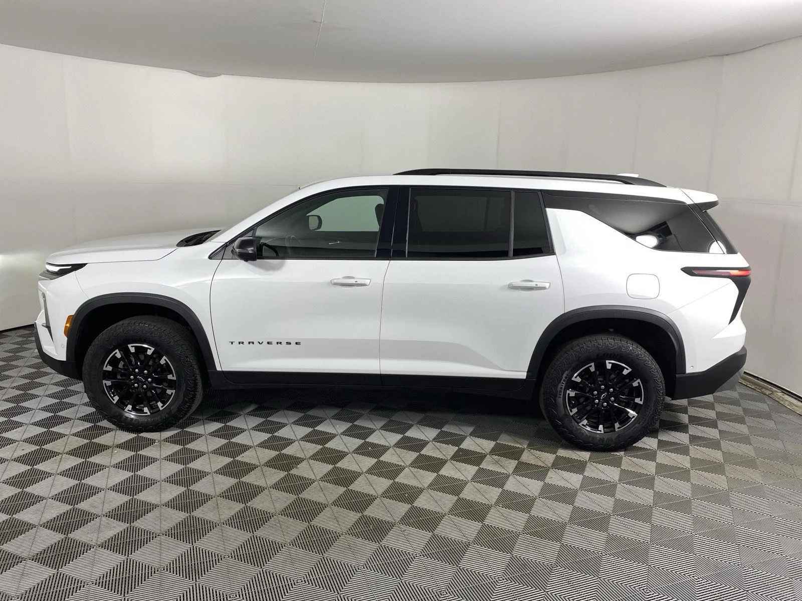 Used 2024 Summit White Chevrolet AWD Z71 image 15
