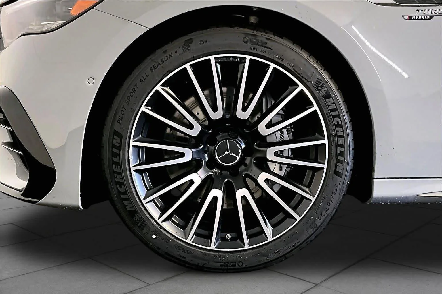 New 2026 MANUFAKTUR Alpine Grey Mercedes-Benz AMG® E 53 E image 17
