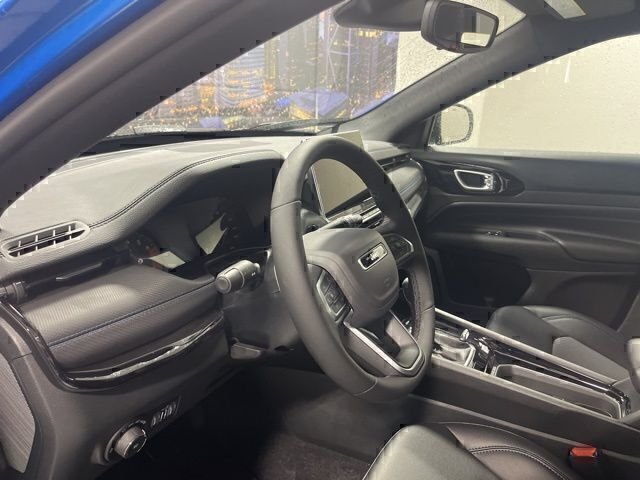 New 2026 Hydro Blue Pearlcoat Jeep Latitude image 9