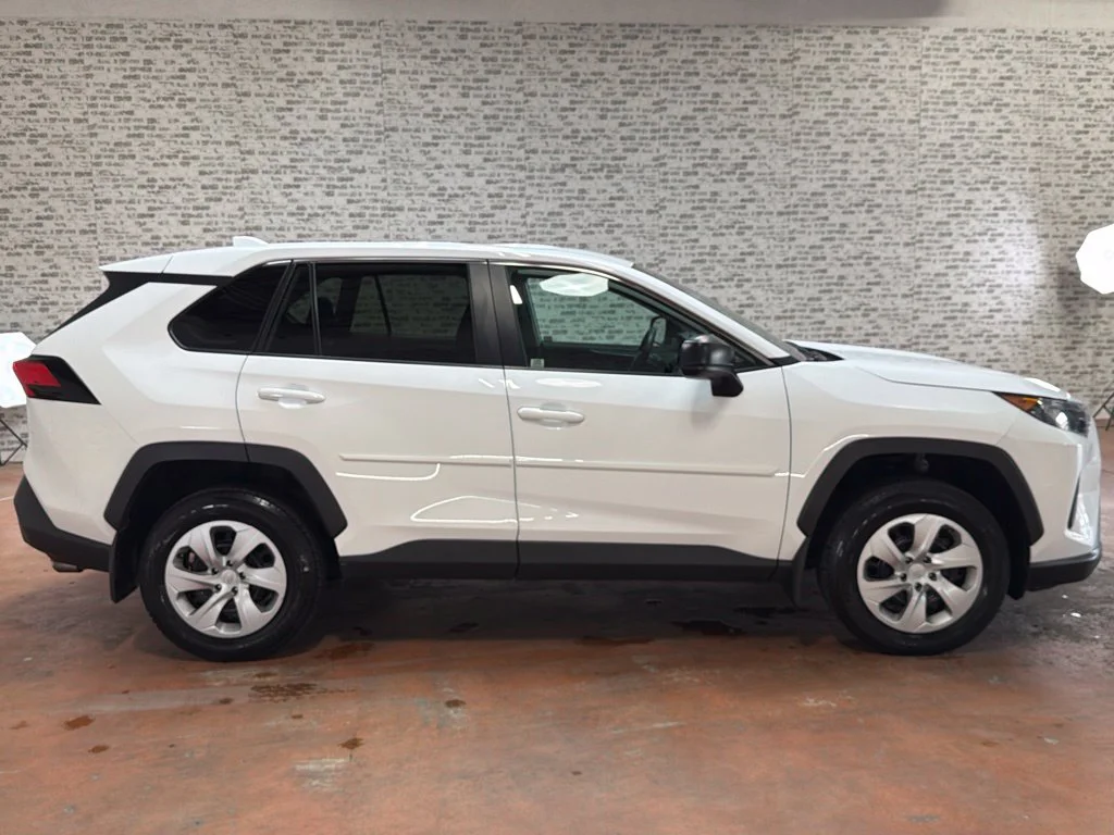 Used 2022 White Toyota LE image 8