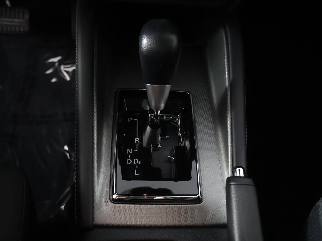 New 2027 Black Mitsubishi 2.0 ES AWC image 40