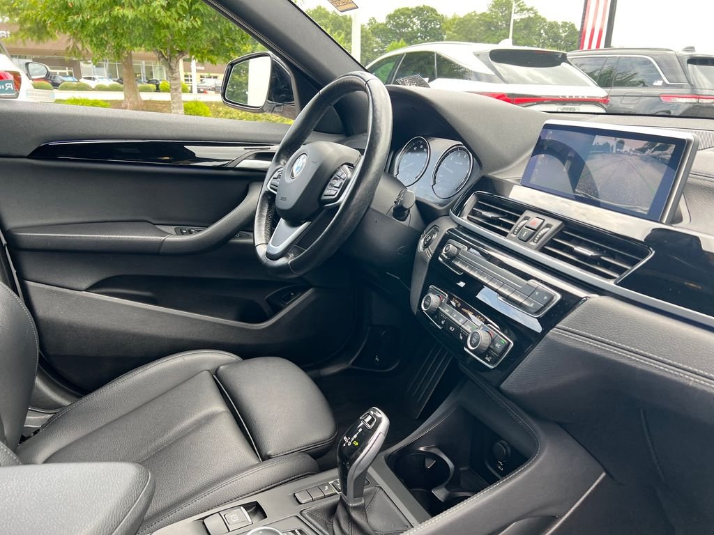 Used 2022 White BMW sDrive28i image 30