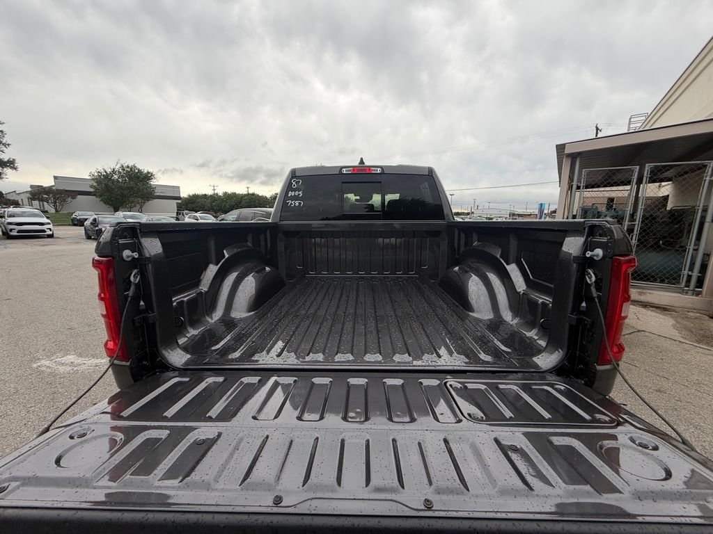 New 2026 Granite Crystal Metallic Clear-Coat Exterior Paint RAM Laramie image 19