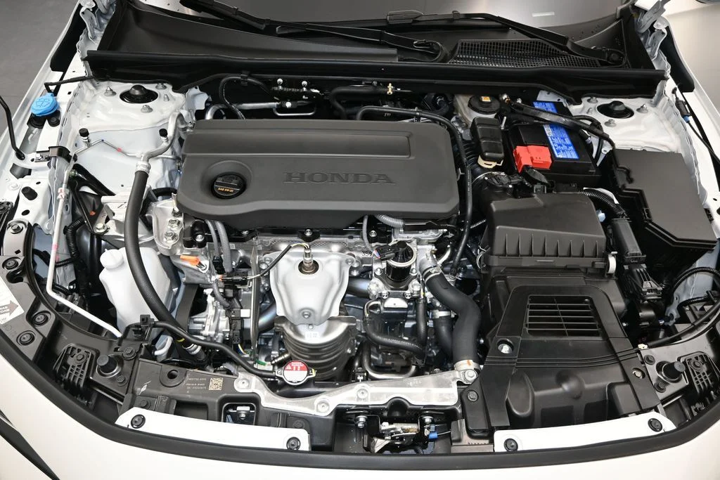New 2026 Platinum White Pearl Honda LX image 16