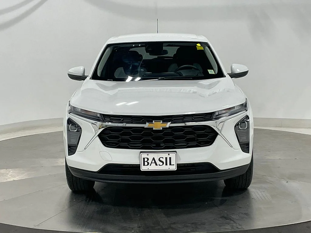 Used 2024 White Chevrolet LS image 9