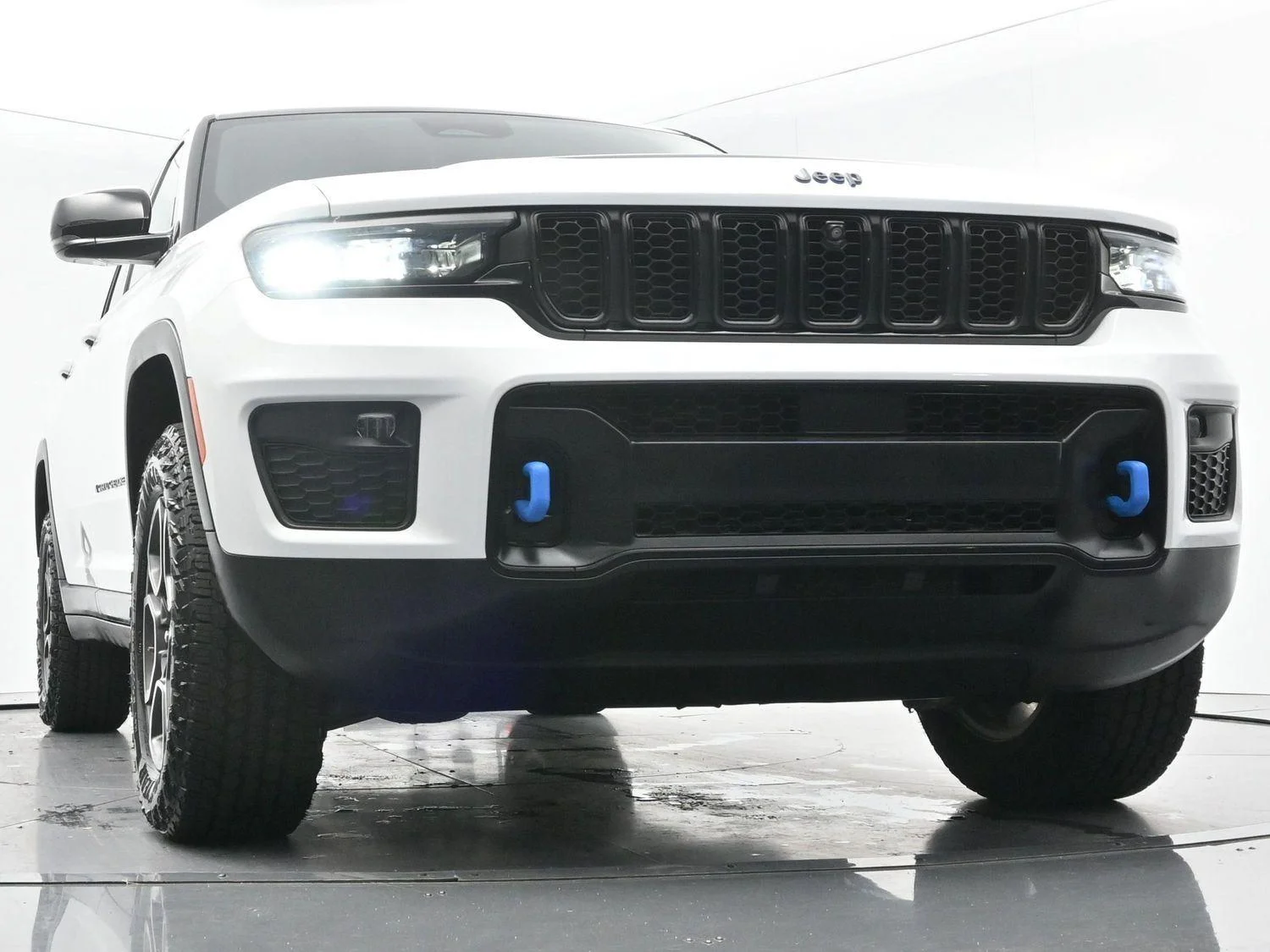 Used 2022 Bright White Clearcoat Jeep Trailhawk image 47