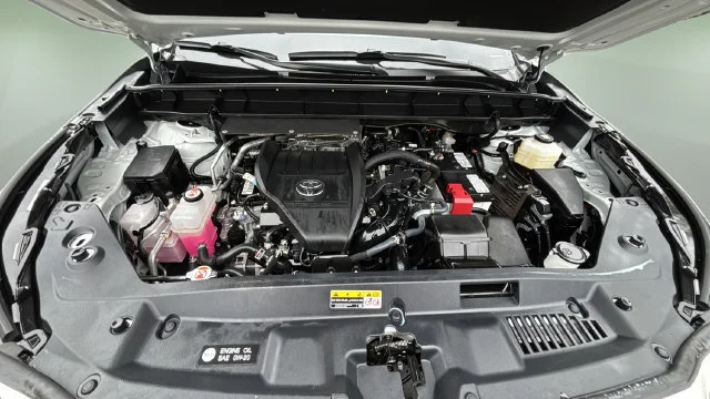 Used 2026 White/off-white Toyota XLE image 33
