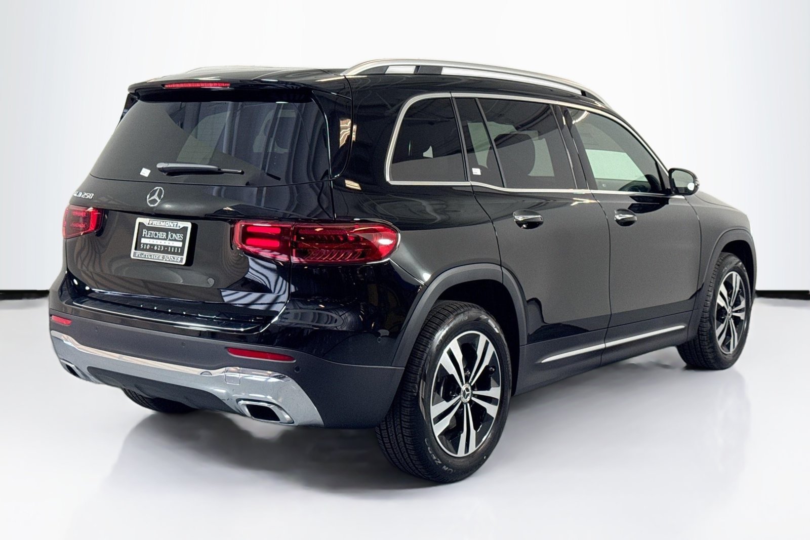 New 2026 Night Black Mercedes-Benz GLB 250 image 5