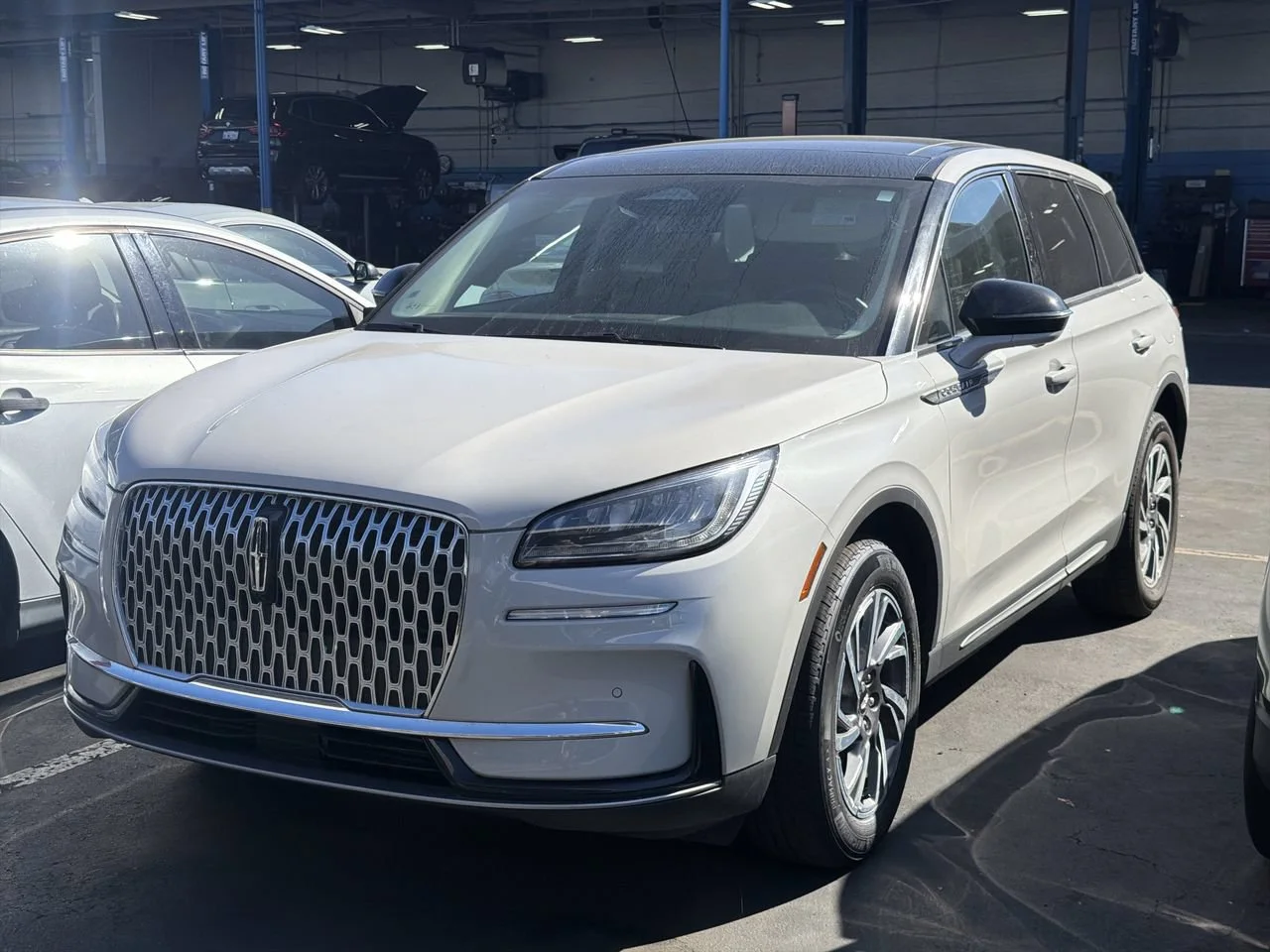 Used 2023 CERAMIC PEARL MET Lincoln Standard image 2