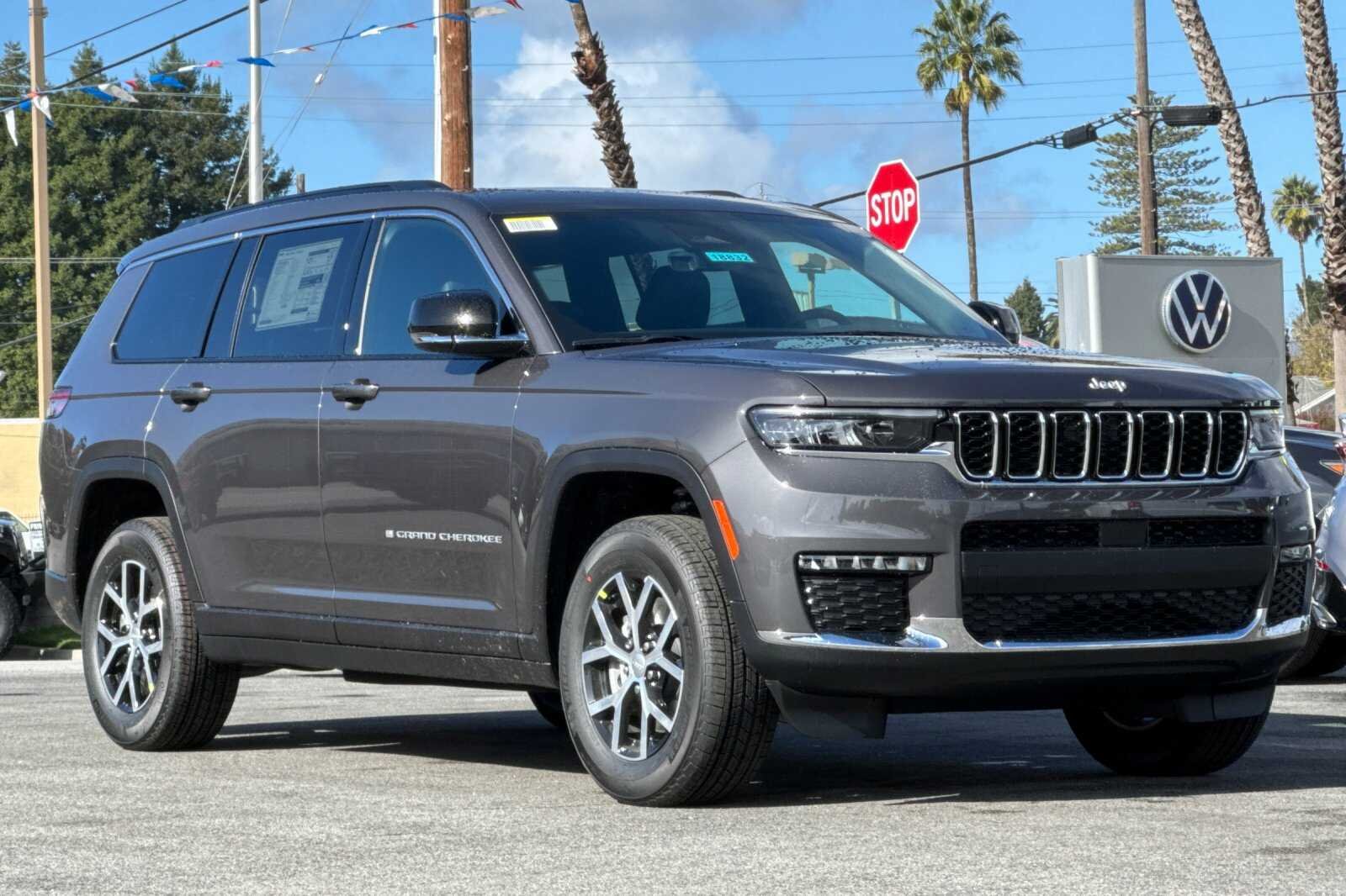 New 2025 Baltic Gray Metallic Clear-Coat Exterior Paint Jeep Limited image 2
