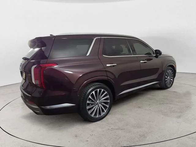Used 2025 Red Hyundai Calligraphy image 5