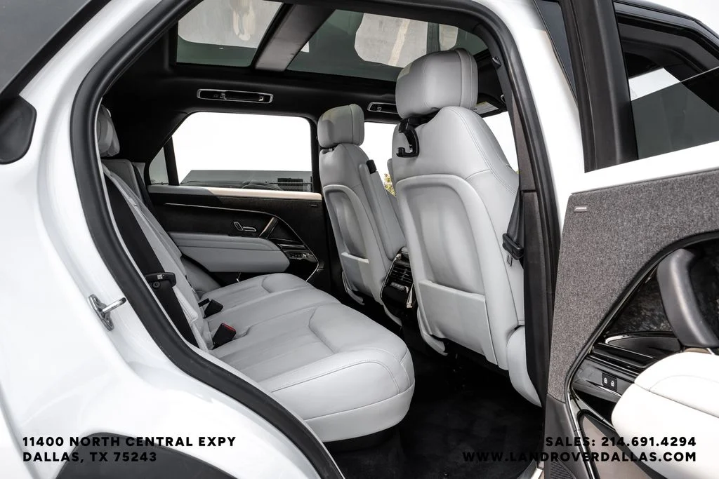 Used 2023 Fuji White Land Rover SE image 39