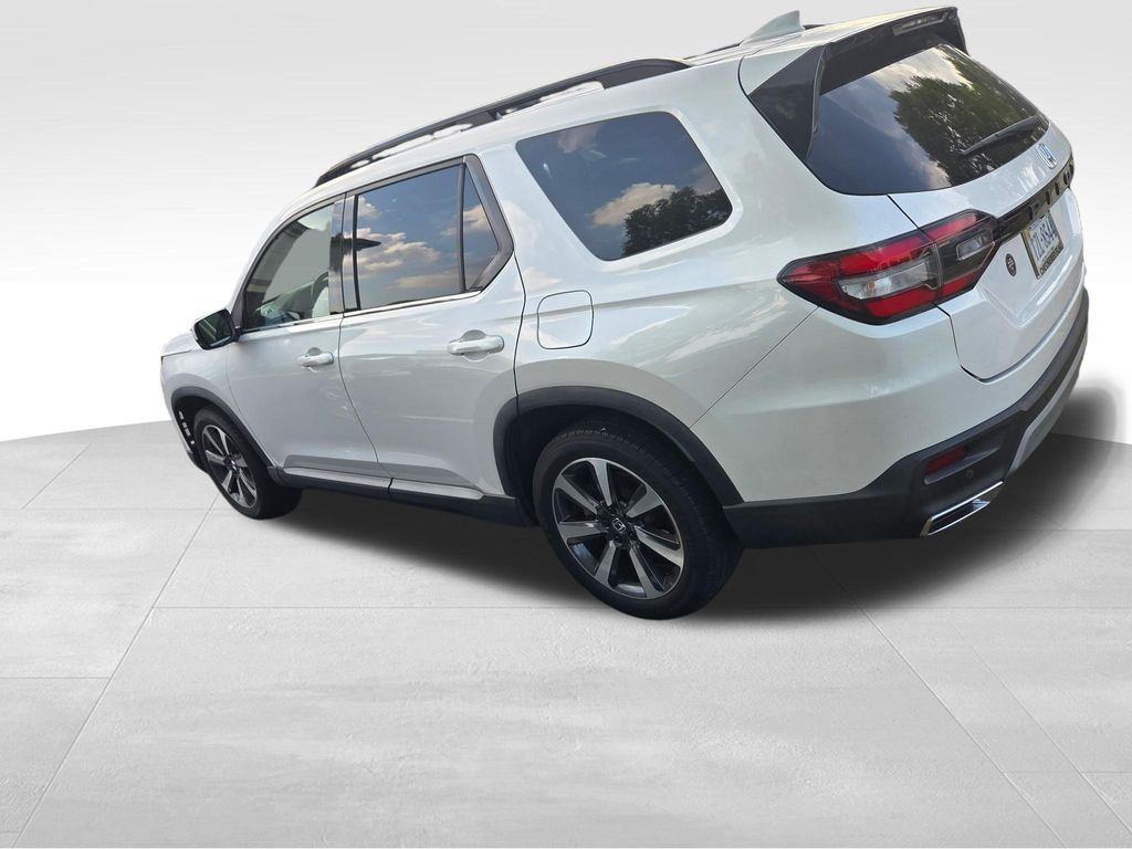 Used 2023 White Honda Touring image 19