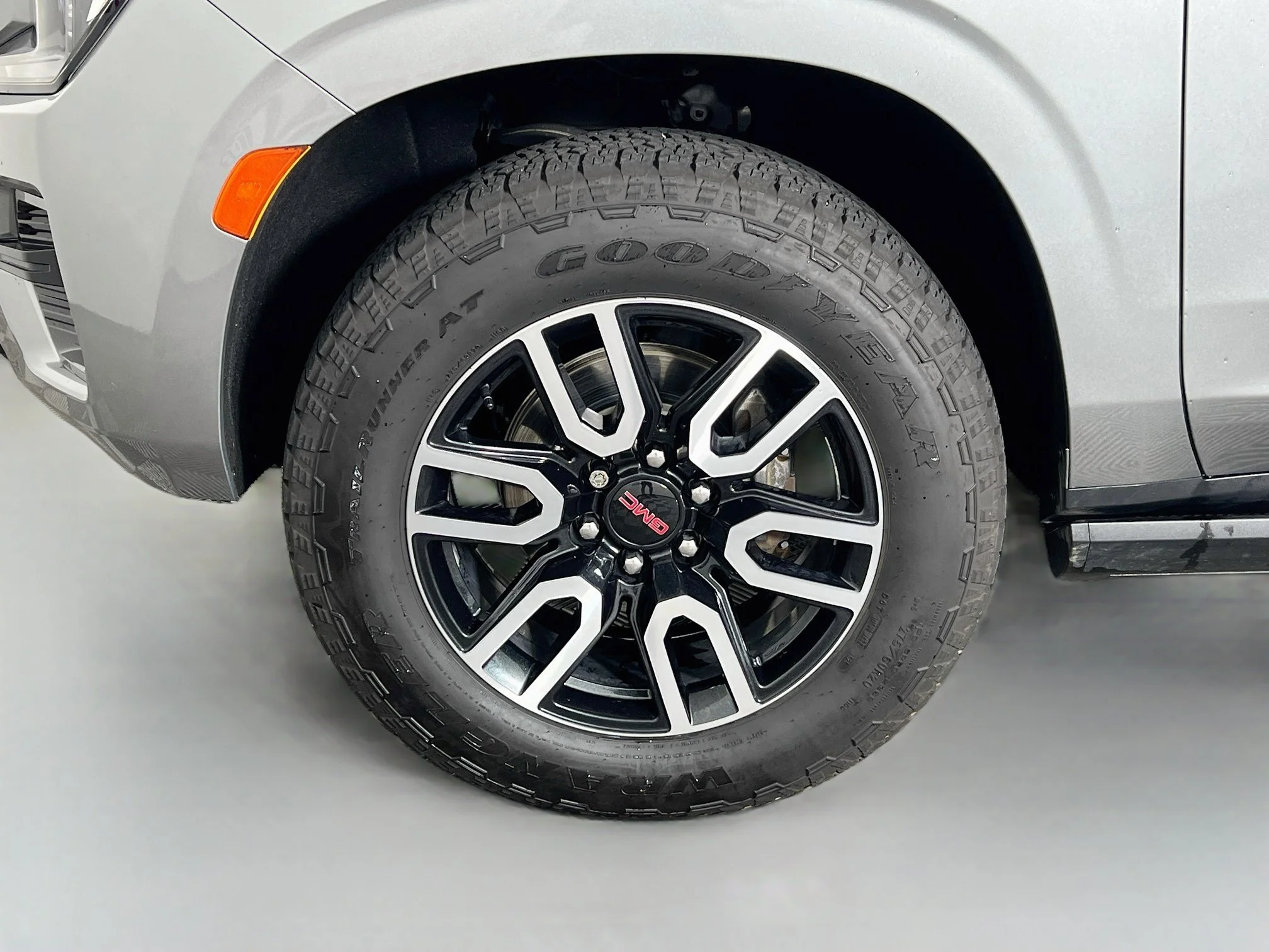 Used 2023 Sterling Metallic GMC AT4 image 11