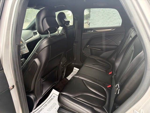 Used 2017 Ingot Silver Lincoln Premiere image 16