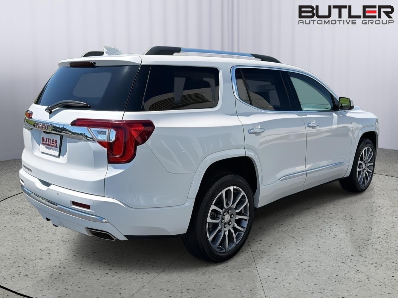 Used 2023 White Frost Tricoat GMC Denali image 6