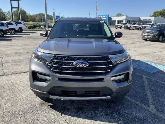 Used 2023 Gray Ford XLT image 2