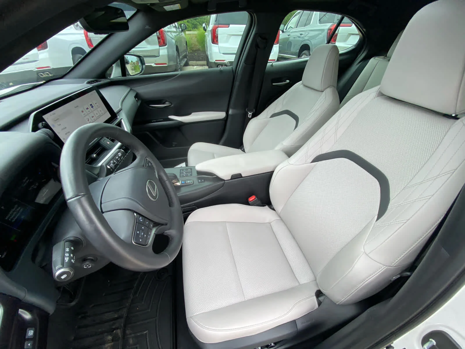 Used 2025  Lexus UX 300h image 20