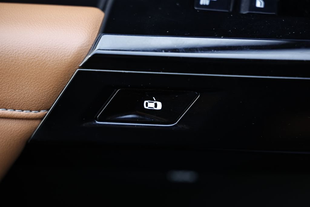 Used 2023 Brooklyn Gray Metallic BMW 740i image 18