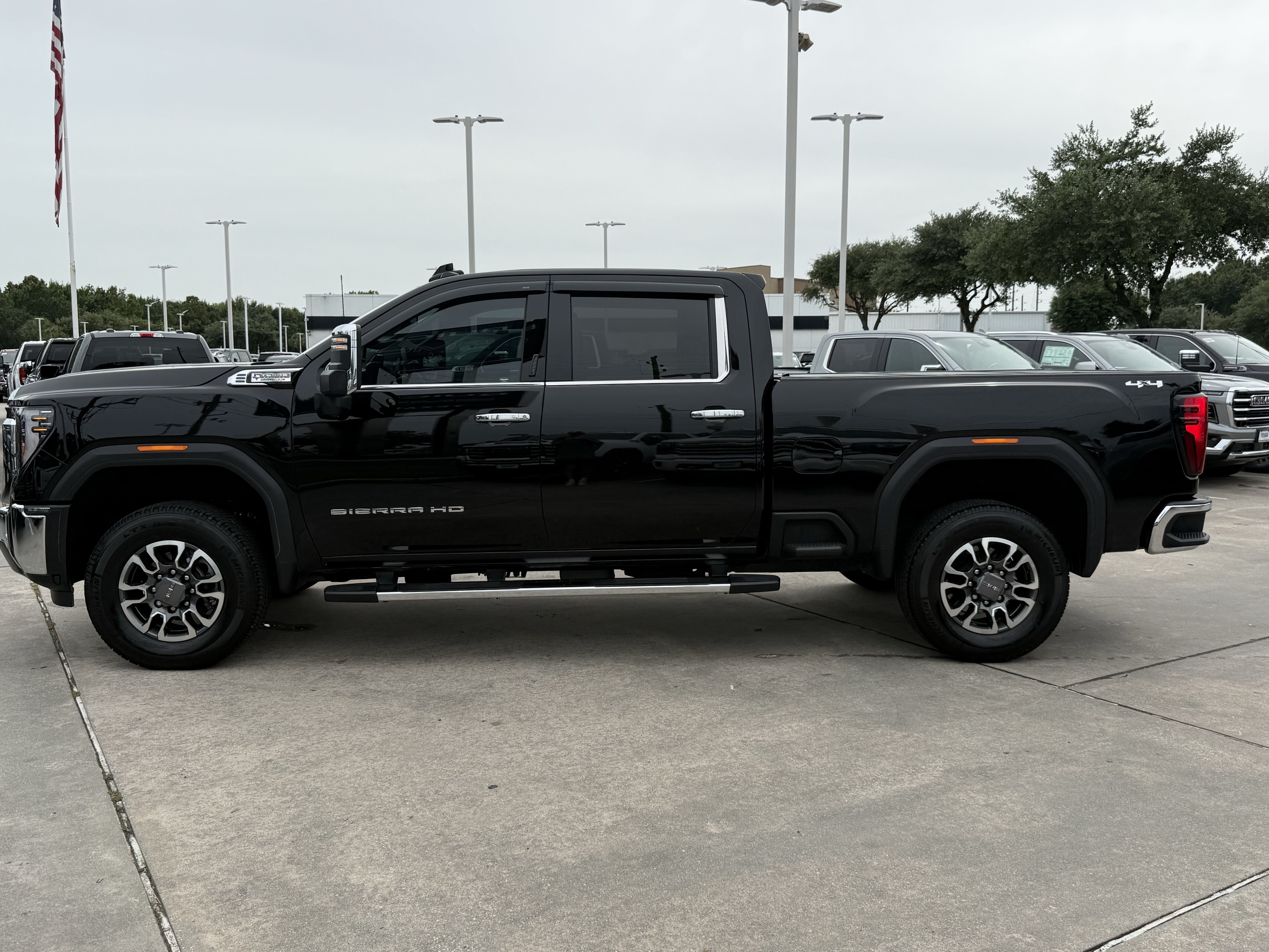 Used 2025 Onyx Black GMC SLT image 7