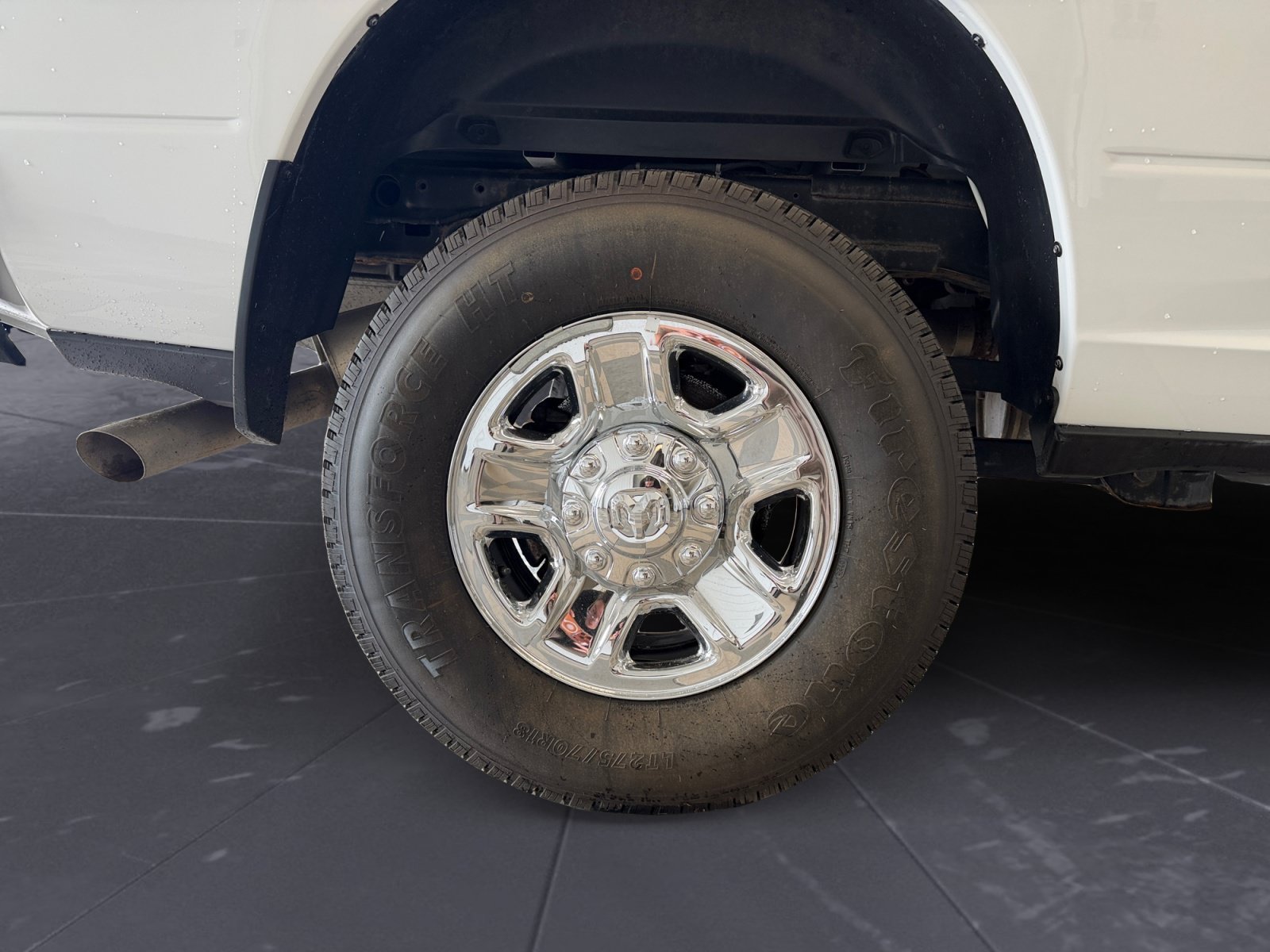 New 2024 Bright White Clear-Coat Exterior Paint RAM Tradesman image 35