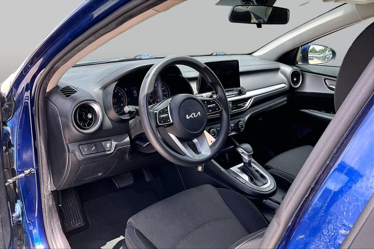 Used 2022 Deep Sea Blue Kia LXS image 15