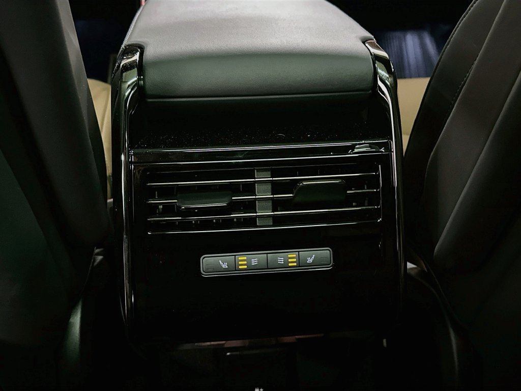 Used 2026 Gray Land Rover Dynamic SE image 26