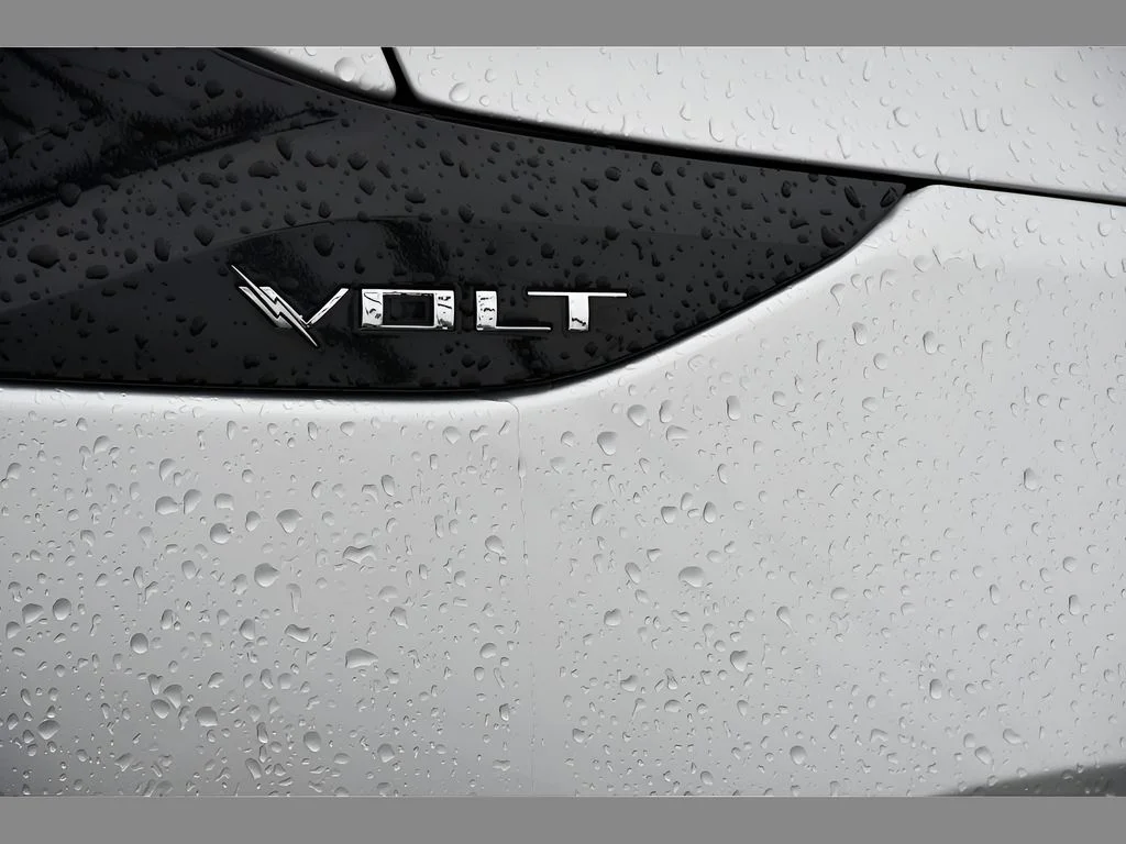 Used 2018 Silver Ice Metallic Chevrolet LT image 29