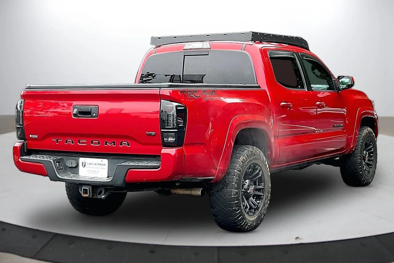 Used 2017 Red Toyota SR image 9