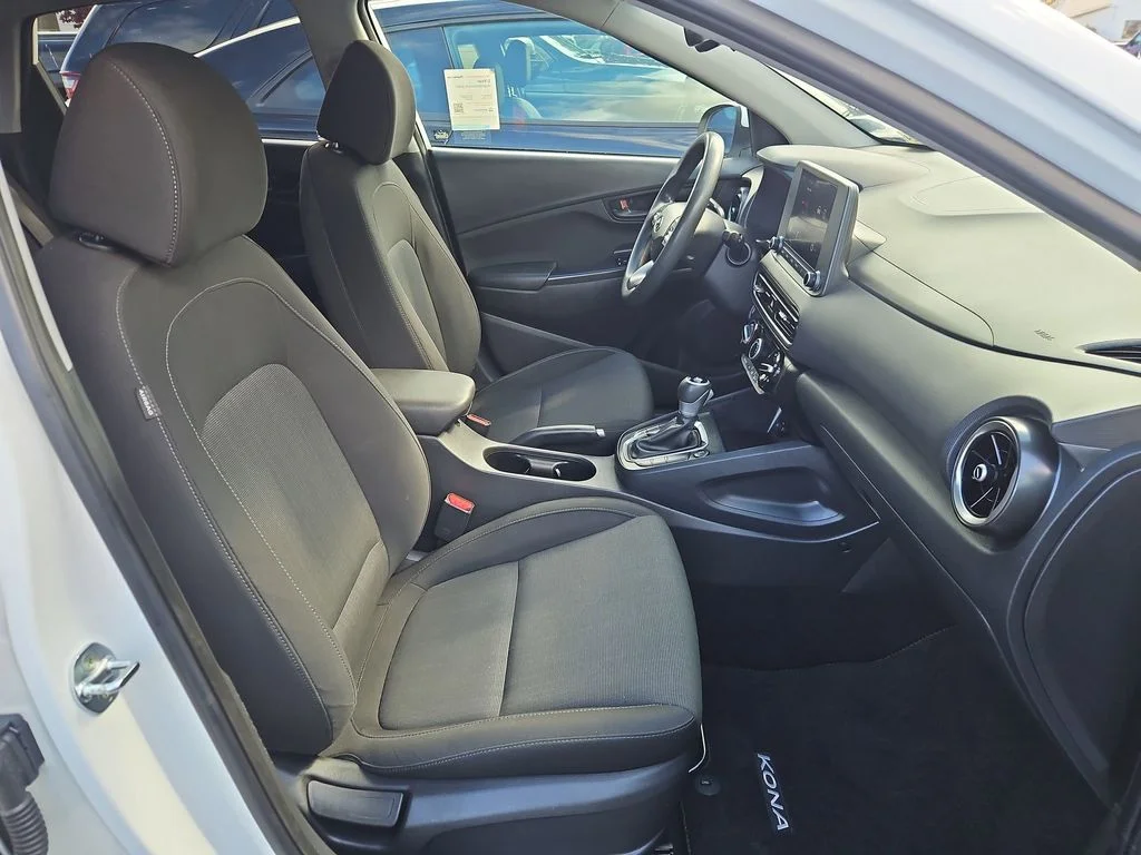 Used 2023 Lunar White Hyundai SEL image 28