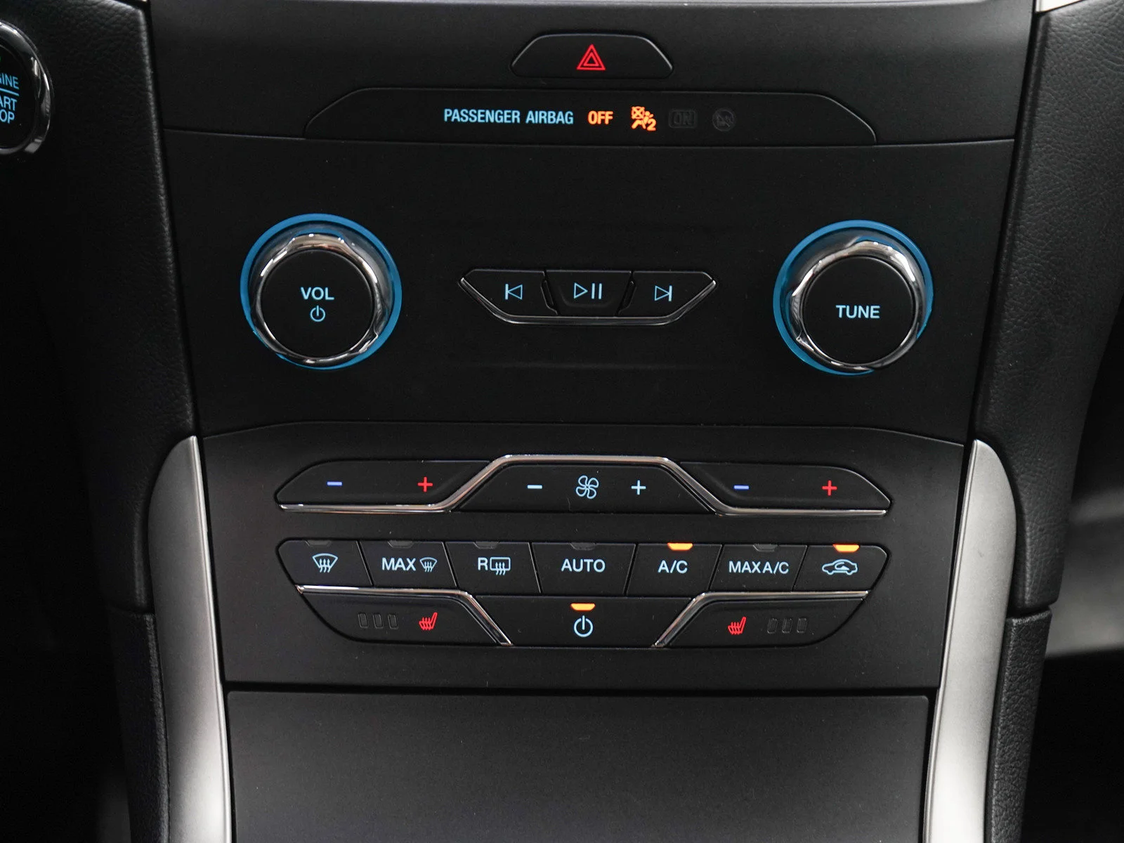 Used 2020 Black Ford SEL image 19